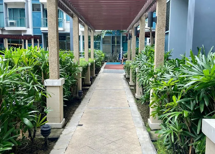 Two Palm Tree Near World Naia T3 *